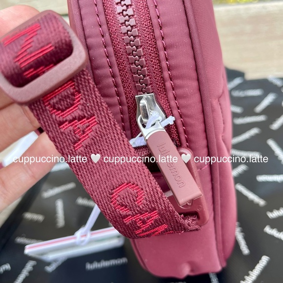 🍁NWT🇨🇦RARE Lululemon Team Canada 22 Future Legacy Crossbody Bag in Red Merlot - Picture 10 of 10